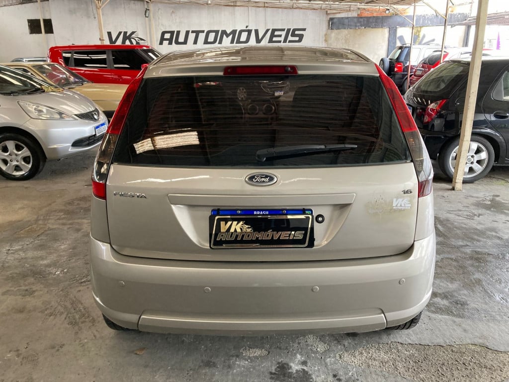 Imagem do veículo FORD FIESTA 1.6 MPI CLASS HATCH 8V FLEX 4P MANUAL