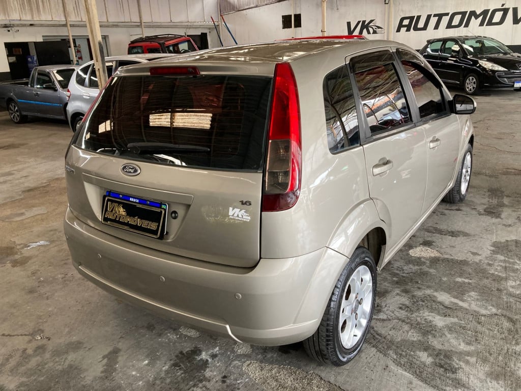 Imagem do veículo FORD FIESTA 1.6 MPI CLASS HATCH 8V FLEX 4P MANUAL