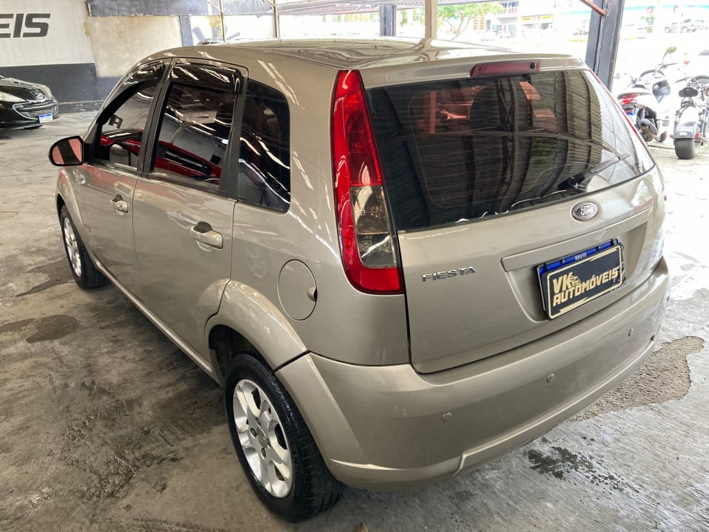 Imagem do veículo FORD FIESTA 1.6 MPI CLASS HATCH 8V FLEX 4P MANUAL