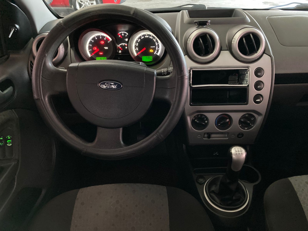 Imagem do veículo FORD FIESTA 1.6 MPI CLASS HATCH 8V FLEX 4P MANUAL