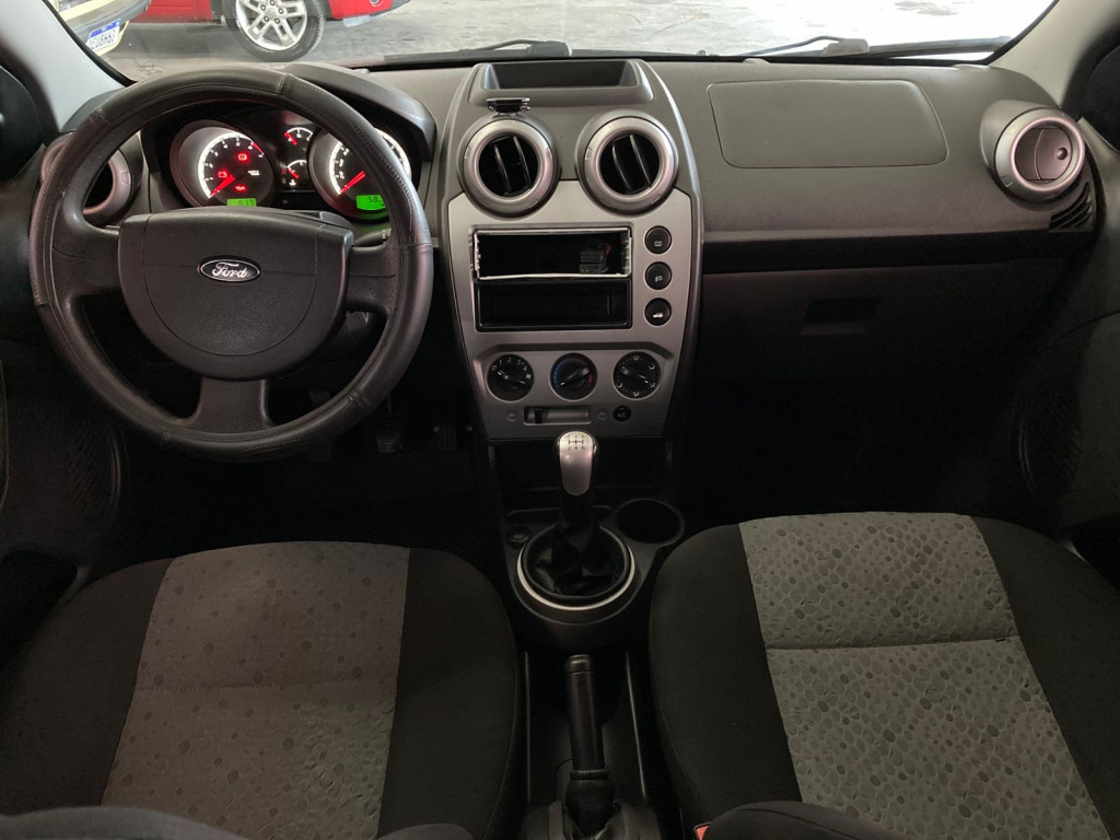 Imagem do veículo FORD FIESTA 1.6 MPI CLASS HATCH 8V FLEX 4P MANUAL