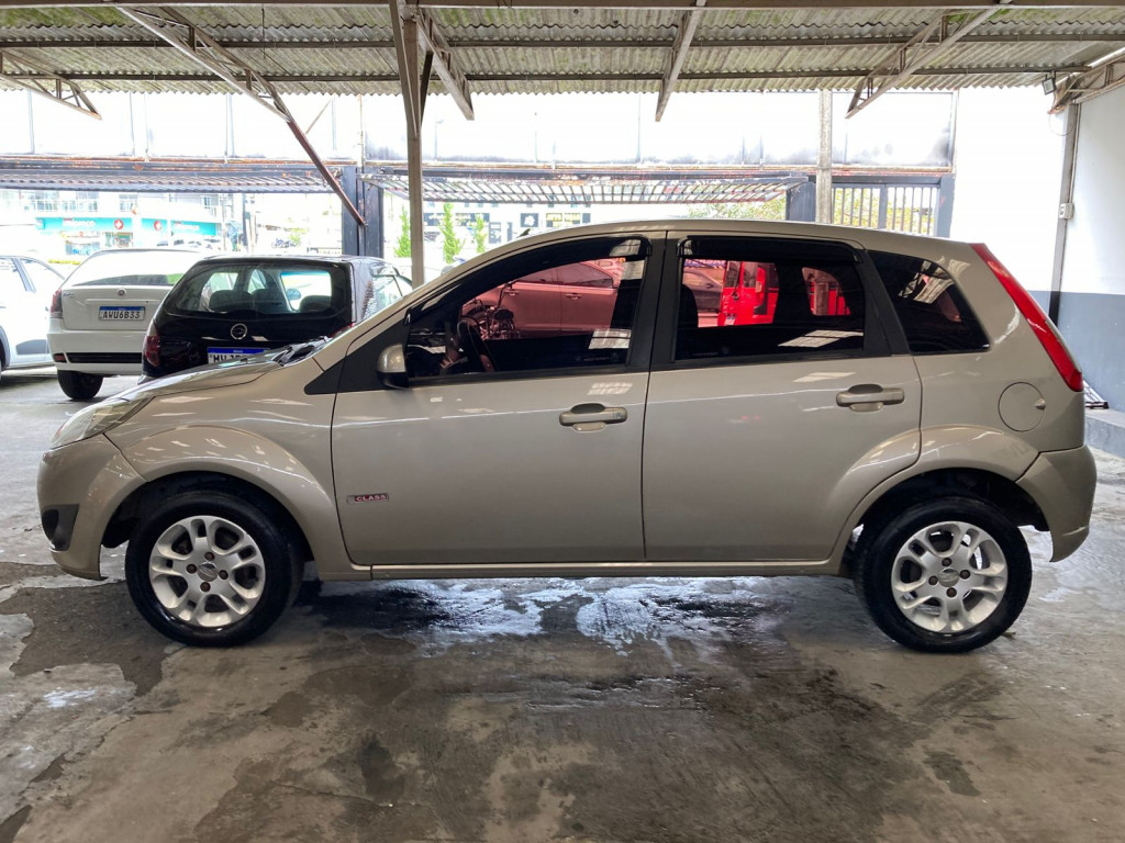 Imagem do veículo FORD FIESTA 1.6 MPI CLASS HATCH 8V FLEX 4P MANUAL