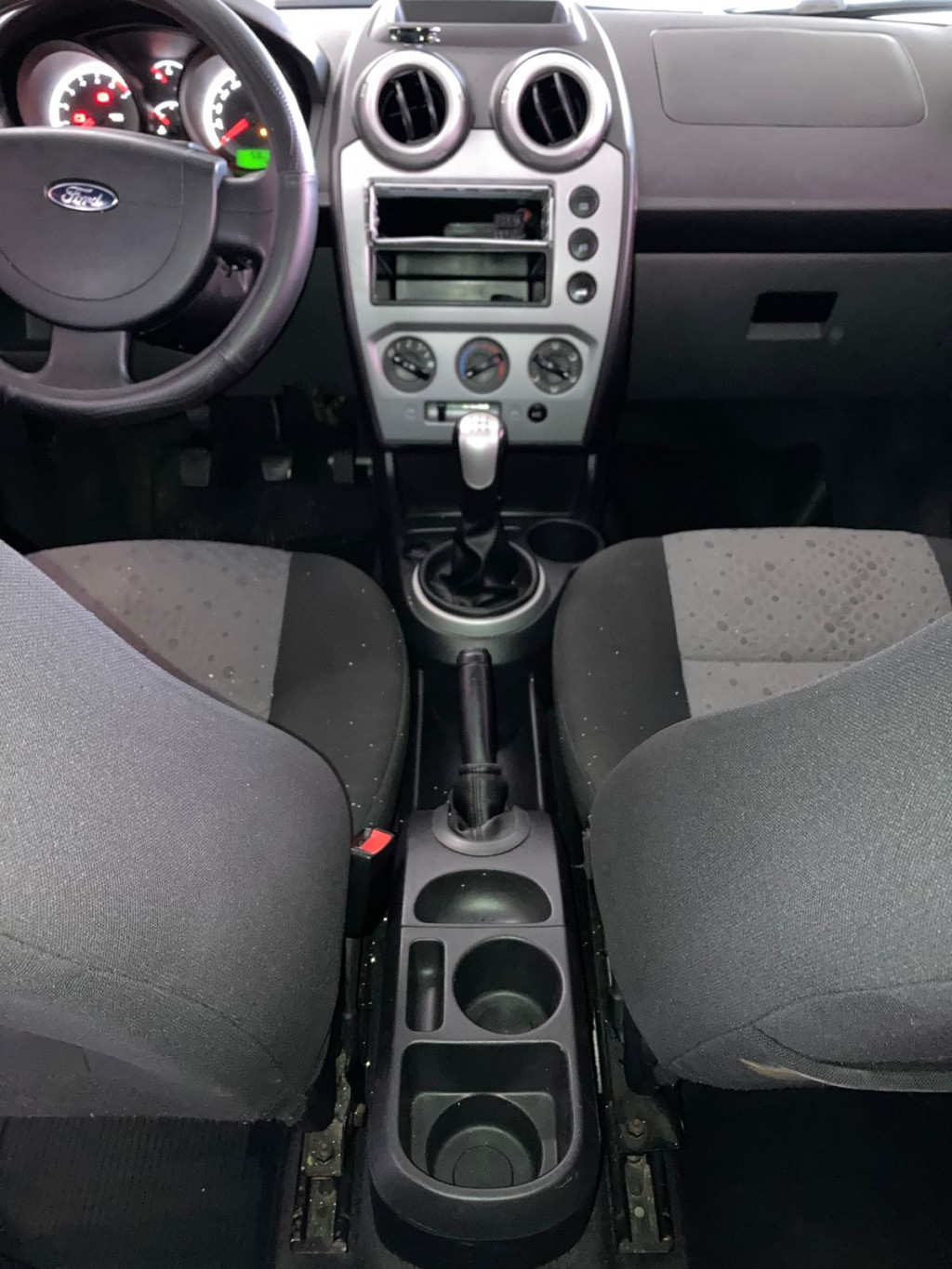 Imagem do veículo FORD FIESTA 1.6 MPI CLASS HATCH 8V FLEX 4P MANUAL