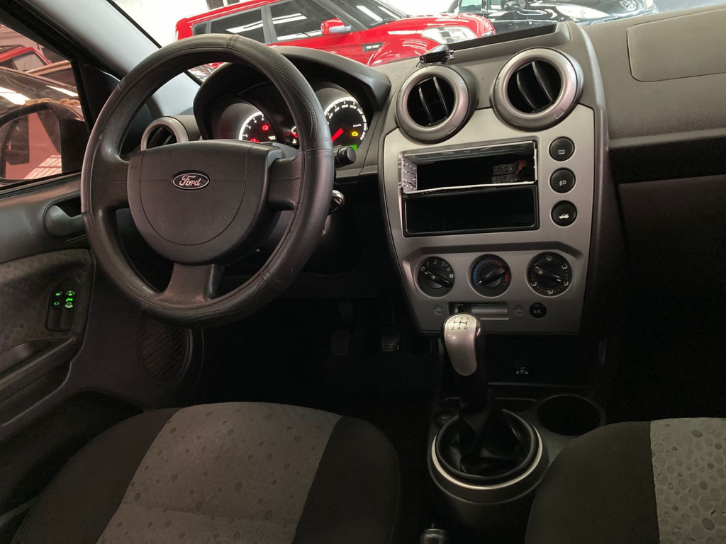 Imagem do veículo FORD FIESTA 1.6 MPI CLASS HATCH 8V FLEX 4P MANUAL