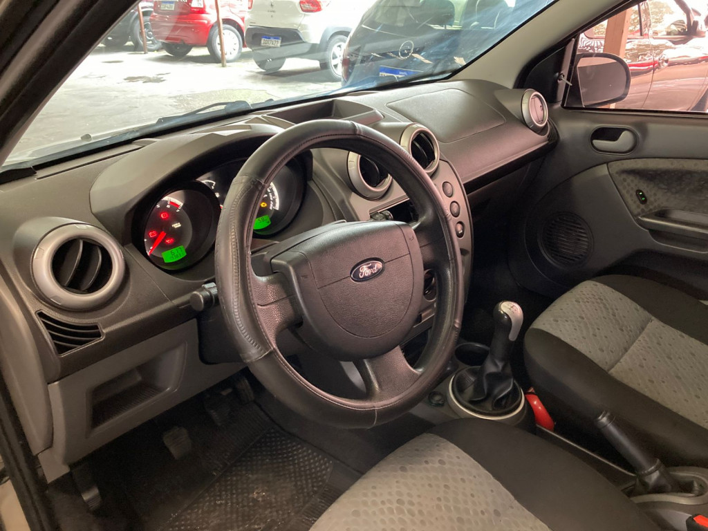 Imagem do veículo FORD FIESTA 1.6 MPI CLASS HATCH 8V FLEX 4P MANUAL
