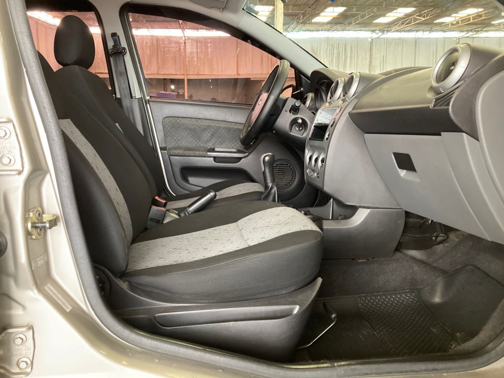 Imagem do veículo FORD FIESTA 1.6 MPI CLASS HATCH 8V FLEX 4P MANUAL