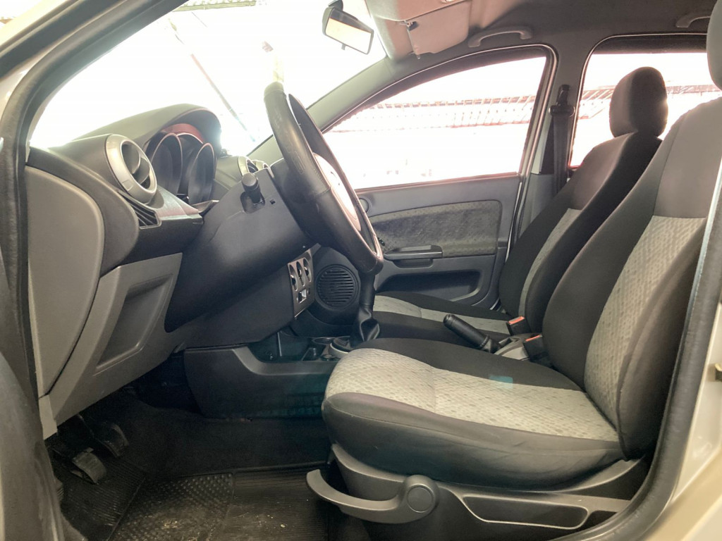 Imagem do veículo FORD FIESTA 1.6 MPI CLASS HATCH 8V FLEX 4P MANUAL