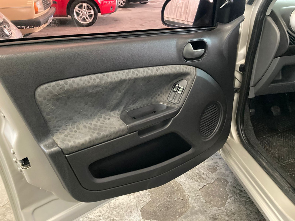 Imagem do veículo FORD FIESTA 1.6 MPI CLASS HATCH 8V FLEX 4P MANUAL