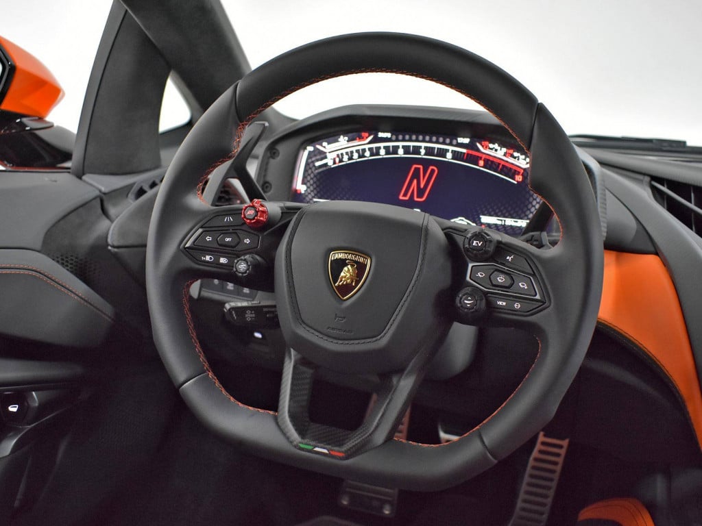 Imagem do veículo LAMBORGHINI REVUELTO 2024