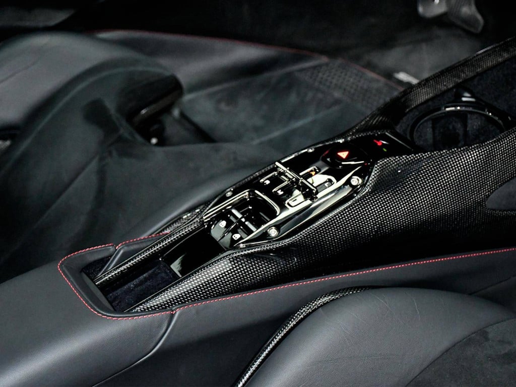 Imagem do veículo FERRARI SF90 STRADALE 2022