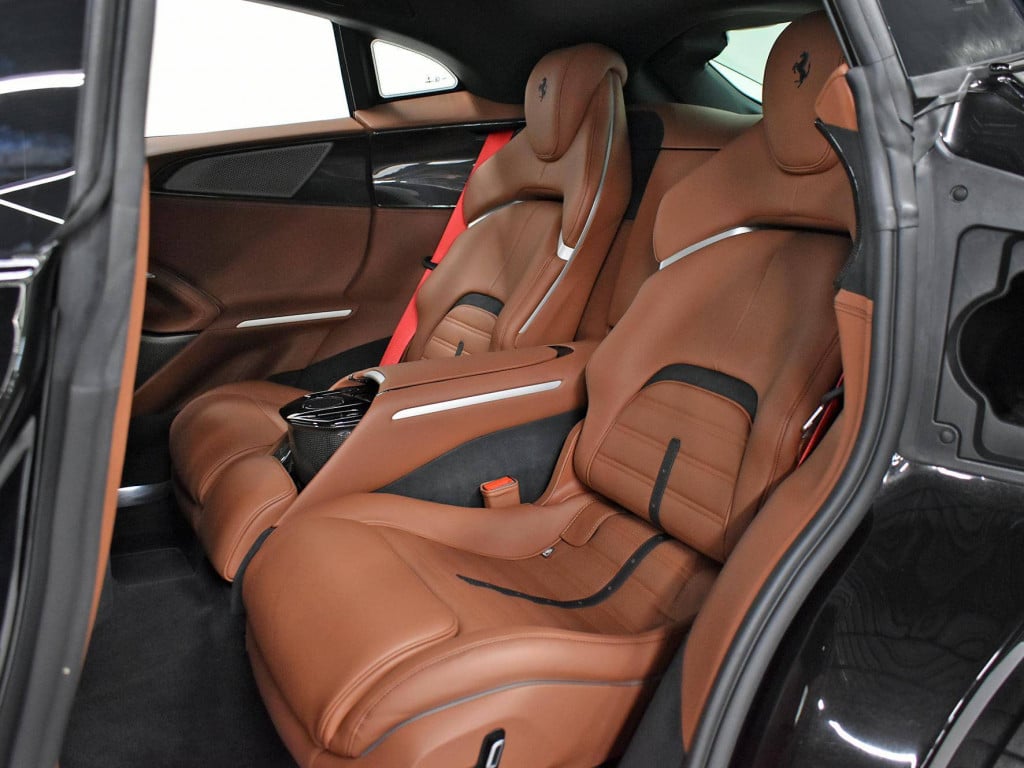 Imagem do veículo FERRARI PUROSANGUE 6.5 V12 725CV 2024