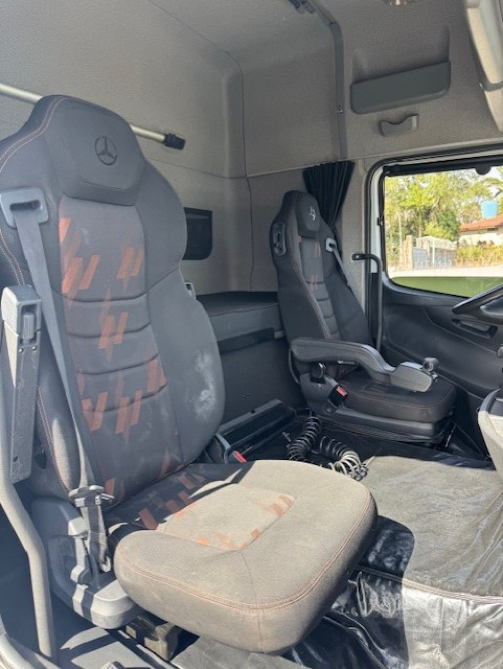 Imagem do veículo MERCEDES-BENZ Axor 2544 S 6x2 2P (E5)