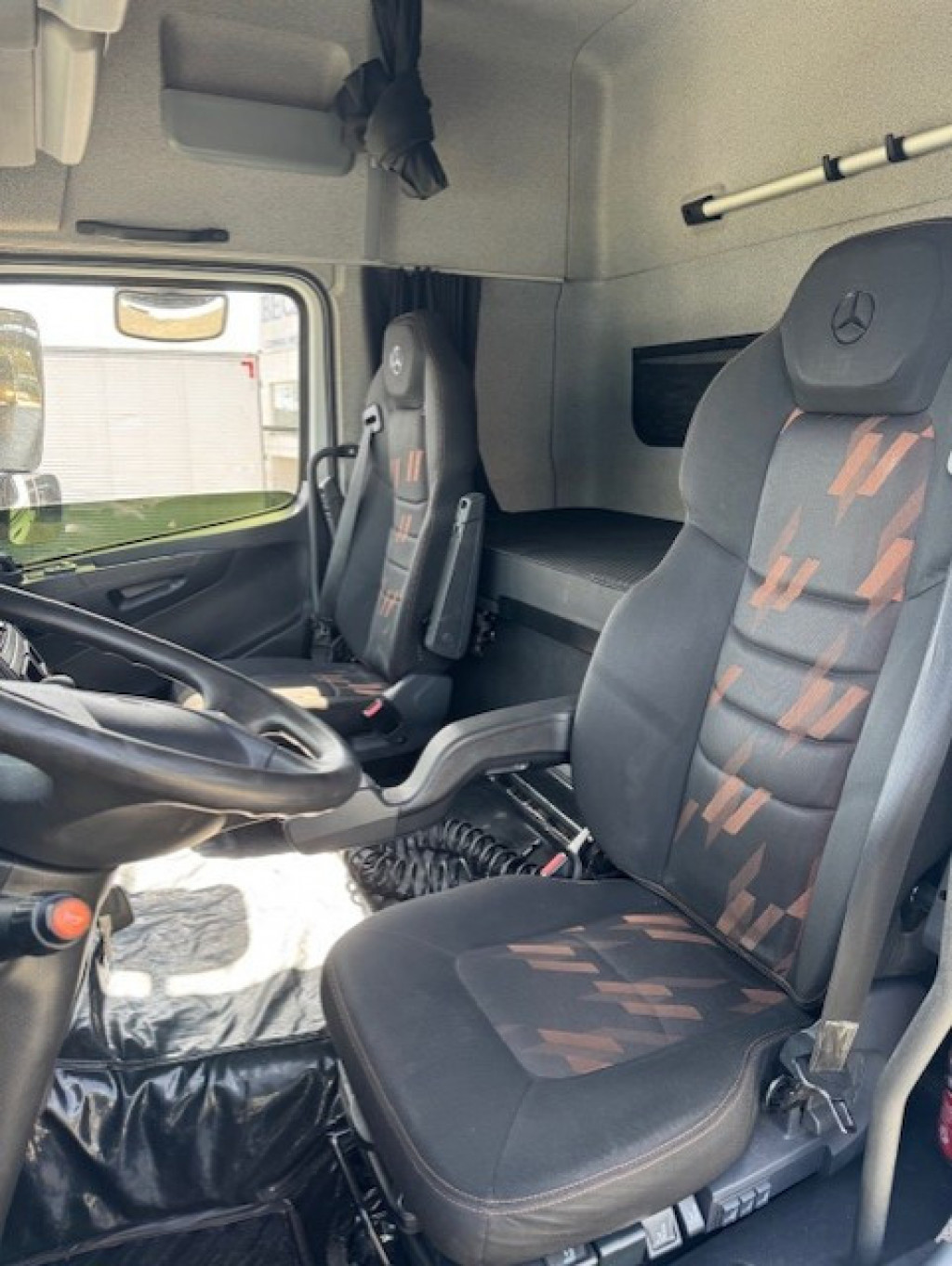 Imagem do veículo MERCEDES-BENZ Axor 2544 S 6x2 2P (E5)