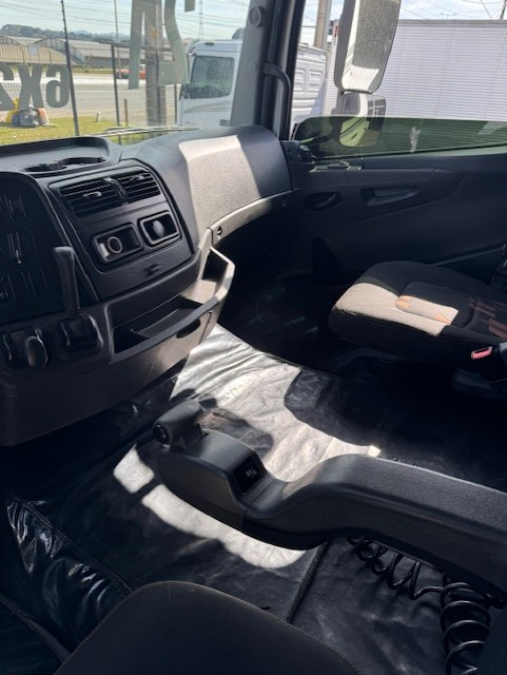 Imagem do veículo MERCEDES-BENZ Axor 2544 S 6x2 2P (E5)