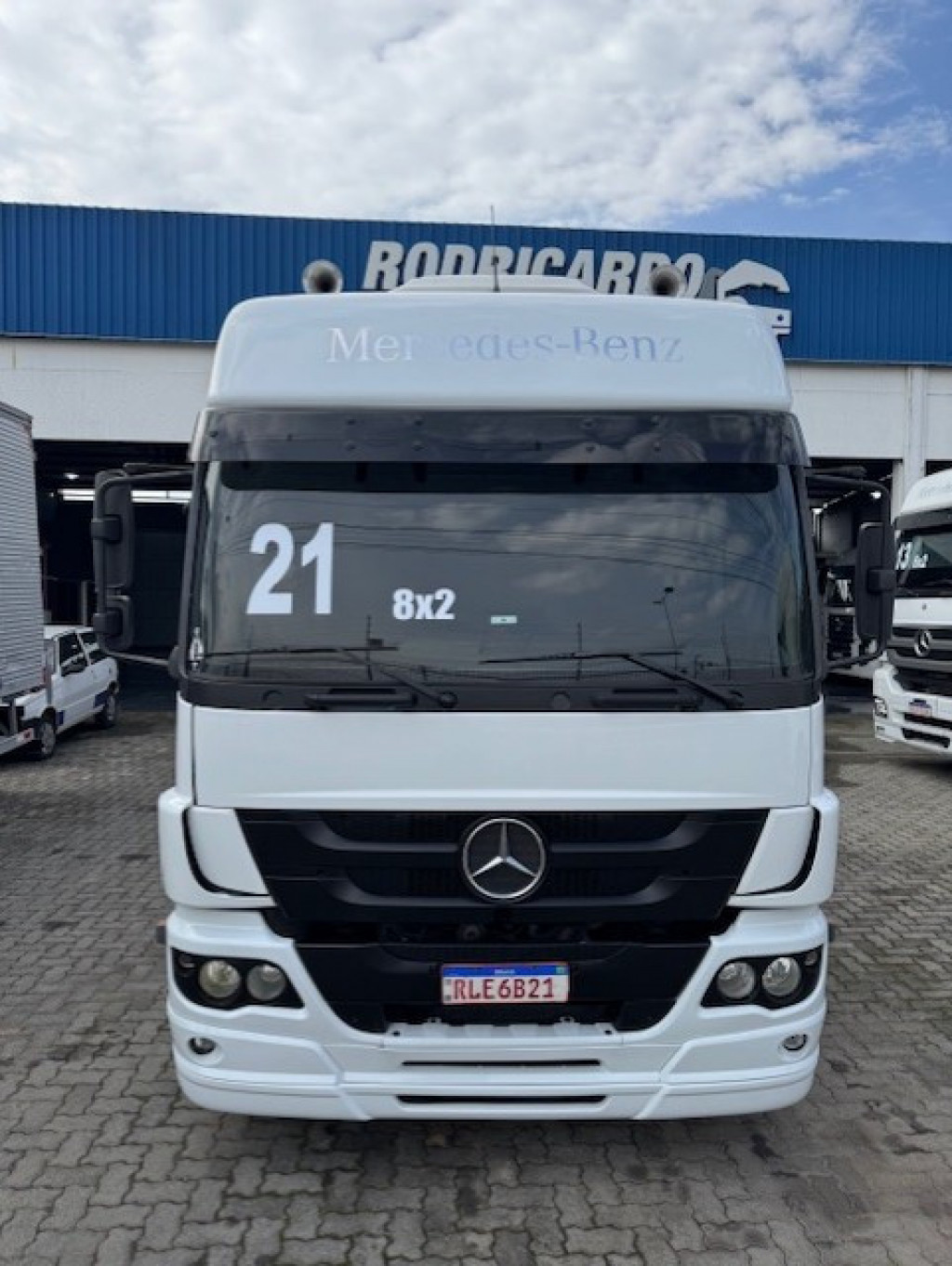 Imagem do veículo MERCEDES-BENZ ATEGO 3030 8x2 2p (diesel)(E5)