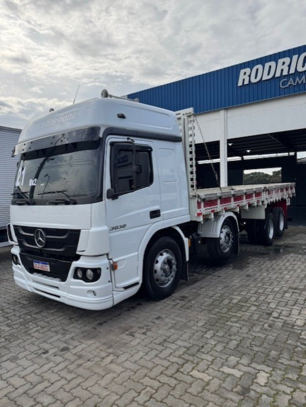 Imagem do veículo MERCEDES-BENZ ATEGO 3030 8x2 2p (diesel)(E5)