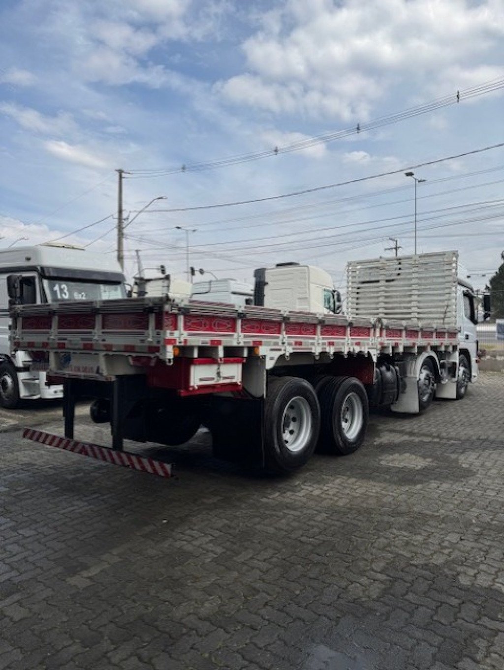Imagem do veículo MERCEDES-BENZ ATEGO 3030 8x2 2p (diesel)(E5)