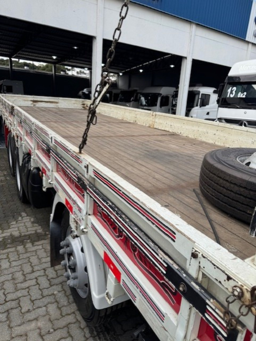 Imagem do veículo MERCEDES-BENZ ATEGO 3030 8x2 2p (diesel)(E5)
