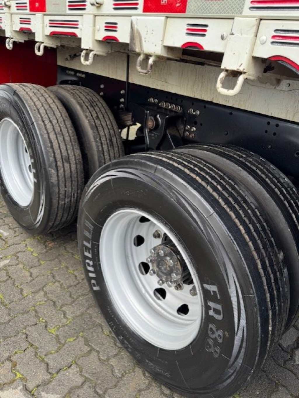 Imagem do veículo MERCEDES-BENZ ATEGO 3030 8x2 2p (diesel)(E5)