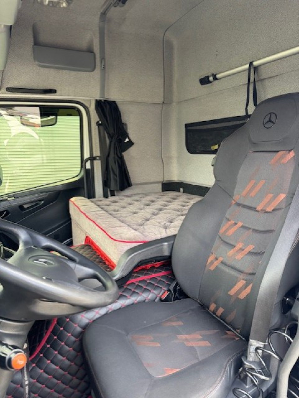 Imagem do veículo MERCEDES-BENZ ATEGO 3030 8x2 2p (diesel)(E5)