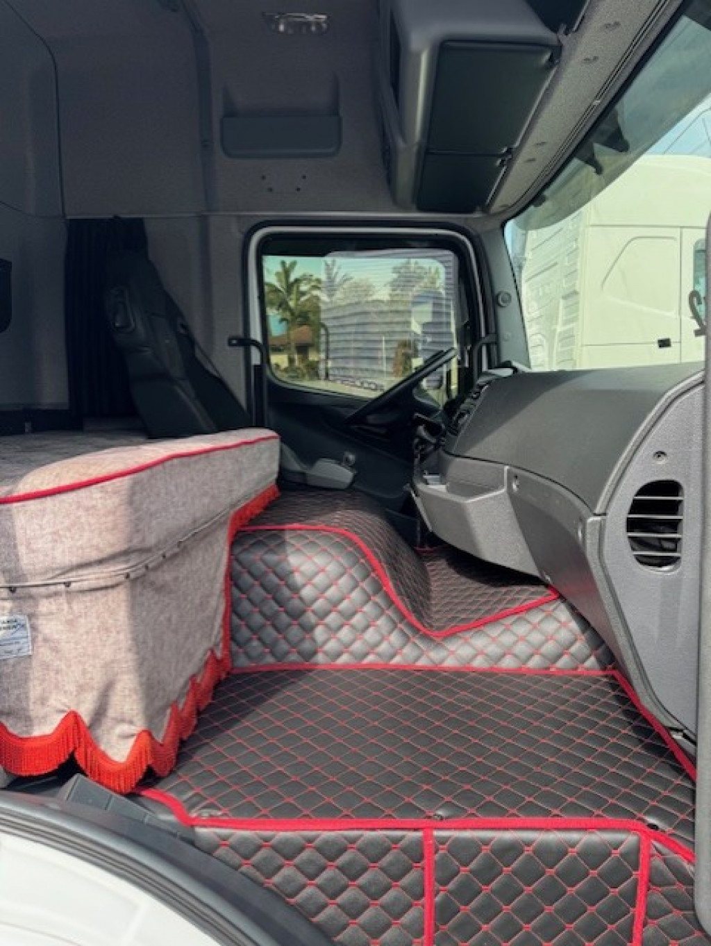 Imagem do veículo MERCEDES-BENZ ATEGO 3030 8x2 2p (diesel)(E5)