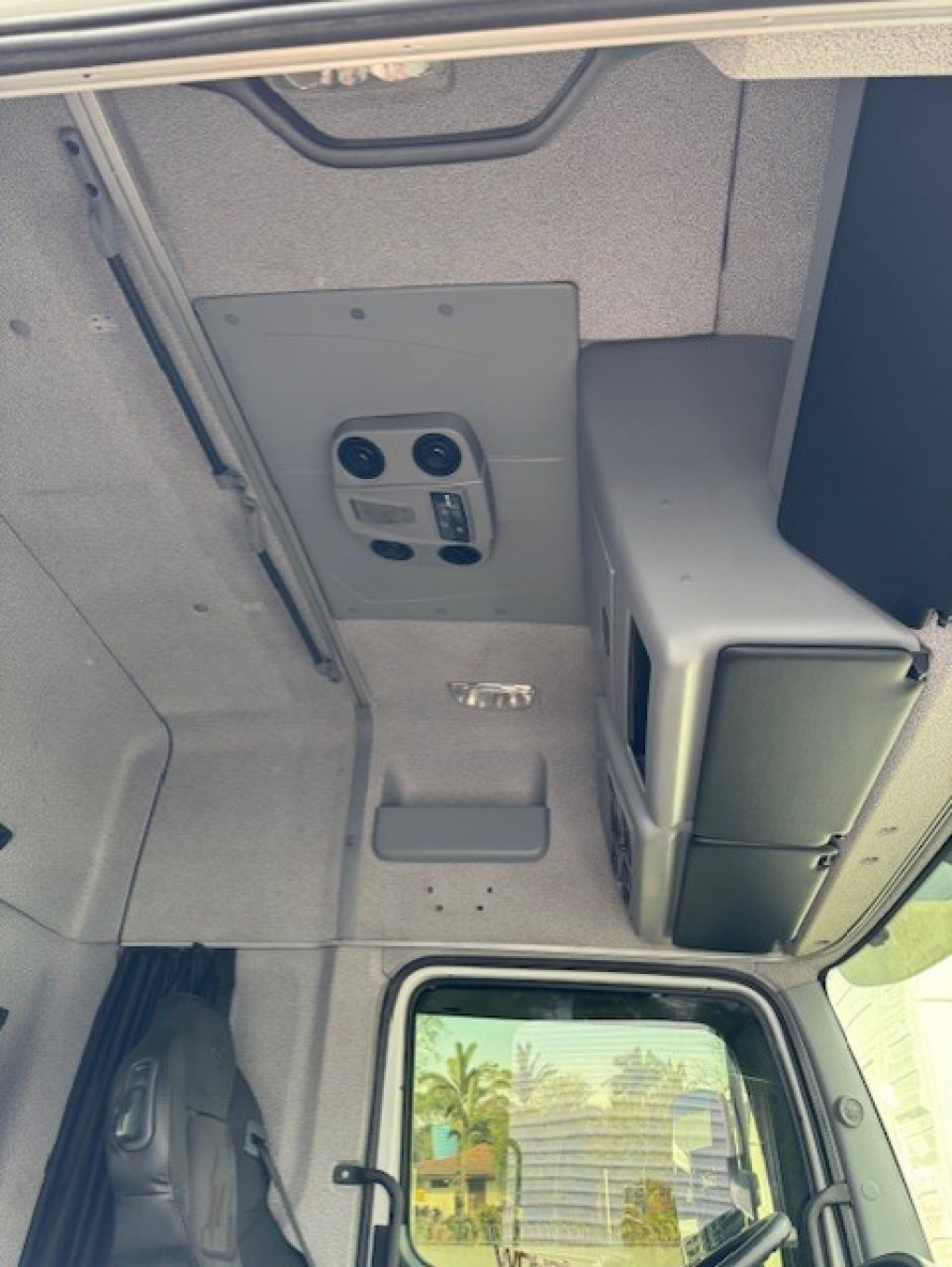 Imagem do veículo MERCEDES-BENZ ATEGO 3030 8x2 2p (diesel)(E5)