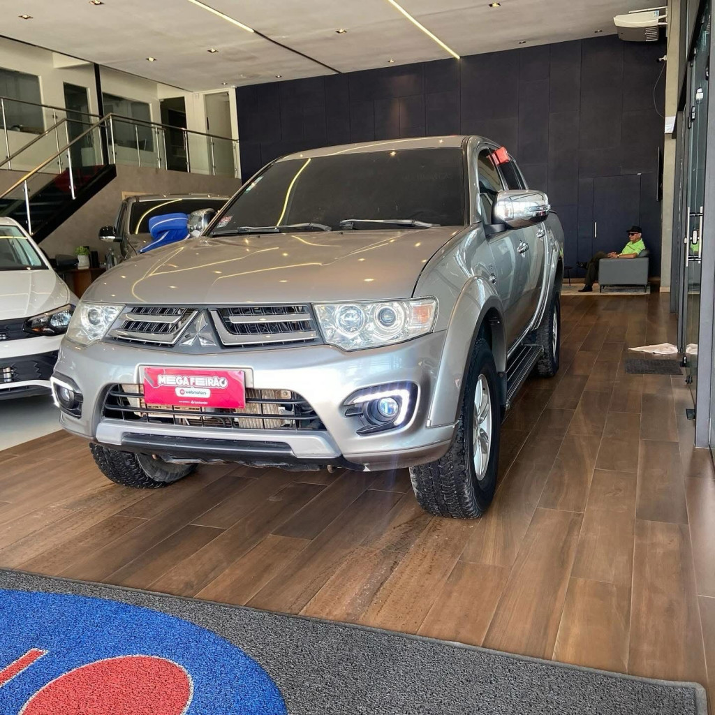 Imagem do veículo MITSUBISHI L200 TRITON 3.2 HPE 4X4 CD 16V TURBO INTERCOOLER DIESEL 4P AUTOMÁTICO