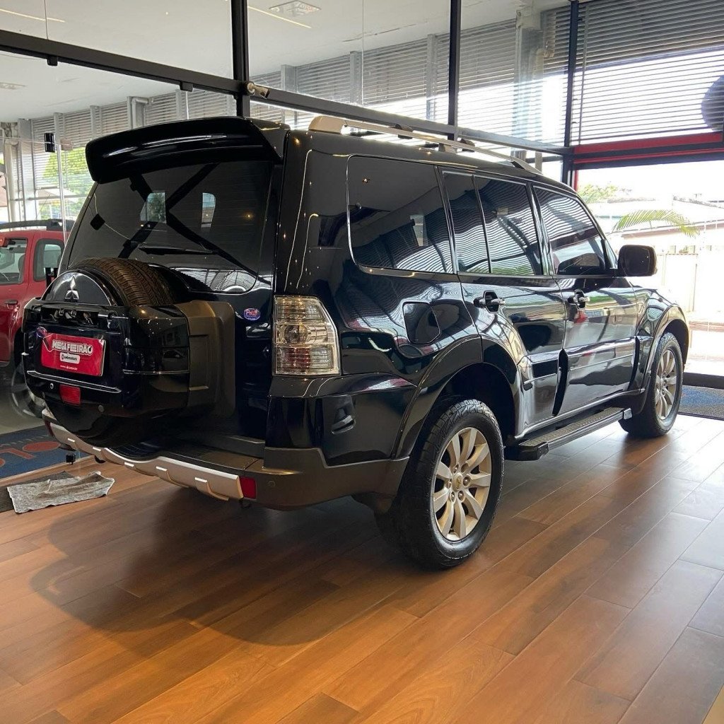 Imagem do veículo MITSUBISHI PAJERO 3.2 HPE 4X4 7 LUGARES 16V TURBO INTERCOOLER DIESEL 4P AUTOMÁTICO