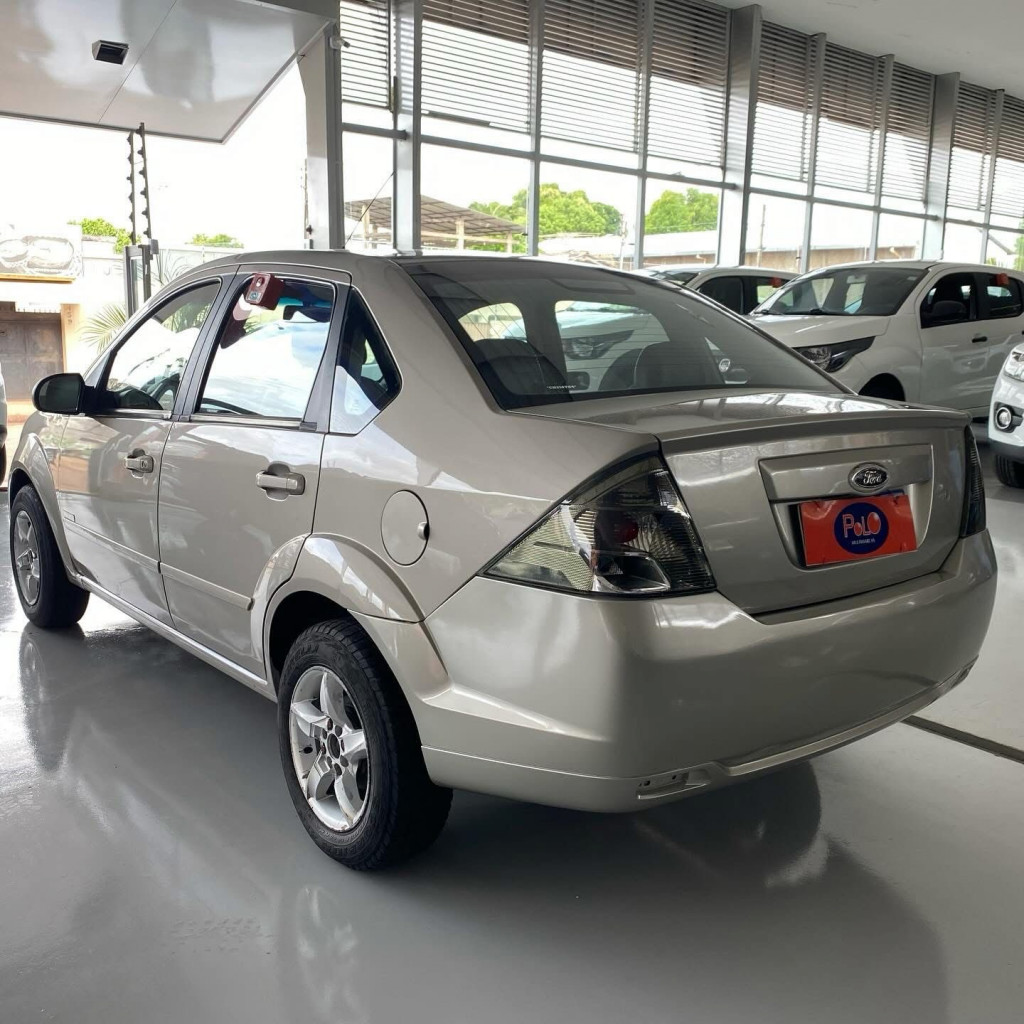 Imagem do veículo FORD FIESTA 1.6 MPI CLASS SEDAN 8V FLEX 4P MANUAL
