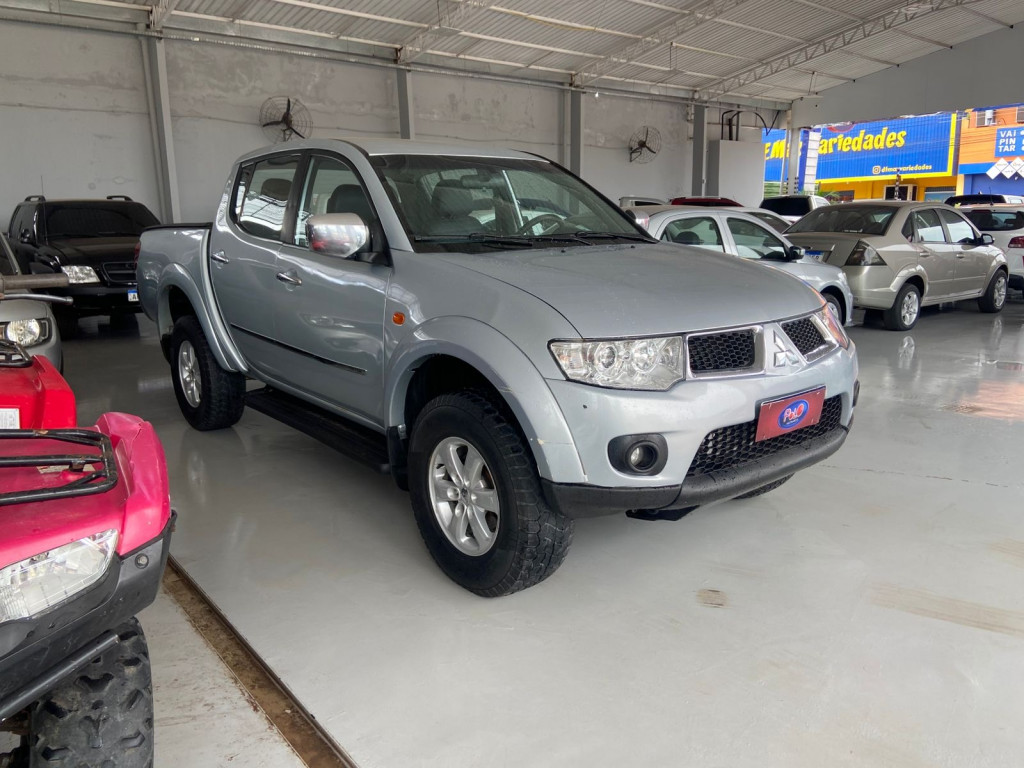 Imagem do veículo MITSUBISHI L200 TRITON 3.2 GL 4X4 CD 16V TURBO INTERCOLER DIESEL 4P MANUAL