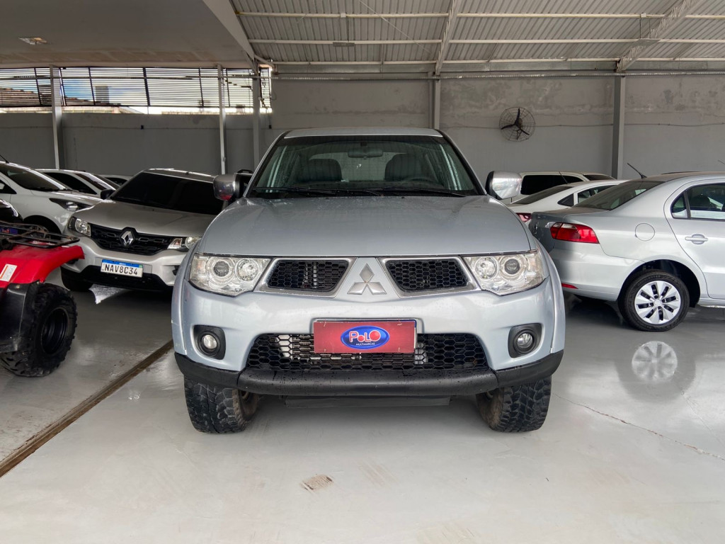 Imagem do veículo MITSUBISHI L200 TRITON 3.2 GL 4X4 CD 16V TURBO INTERCOLER DIESEL 4P MANUAL