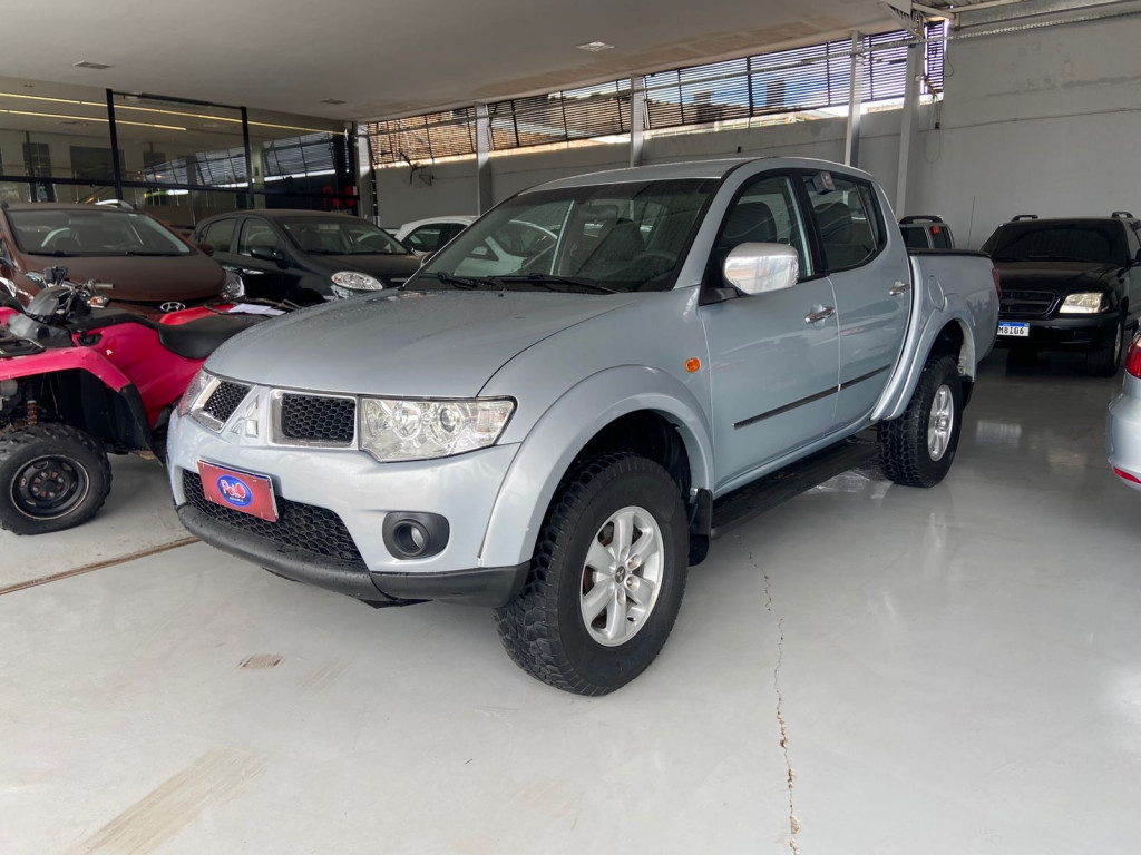 Imagem do veículo MITSUBISHI L200 TRITON 3.2 GL 4X4 CD 16V TURBO INTERCOLER DIESEL 4P MANUAL