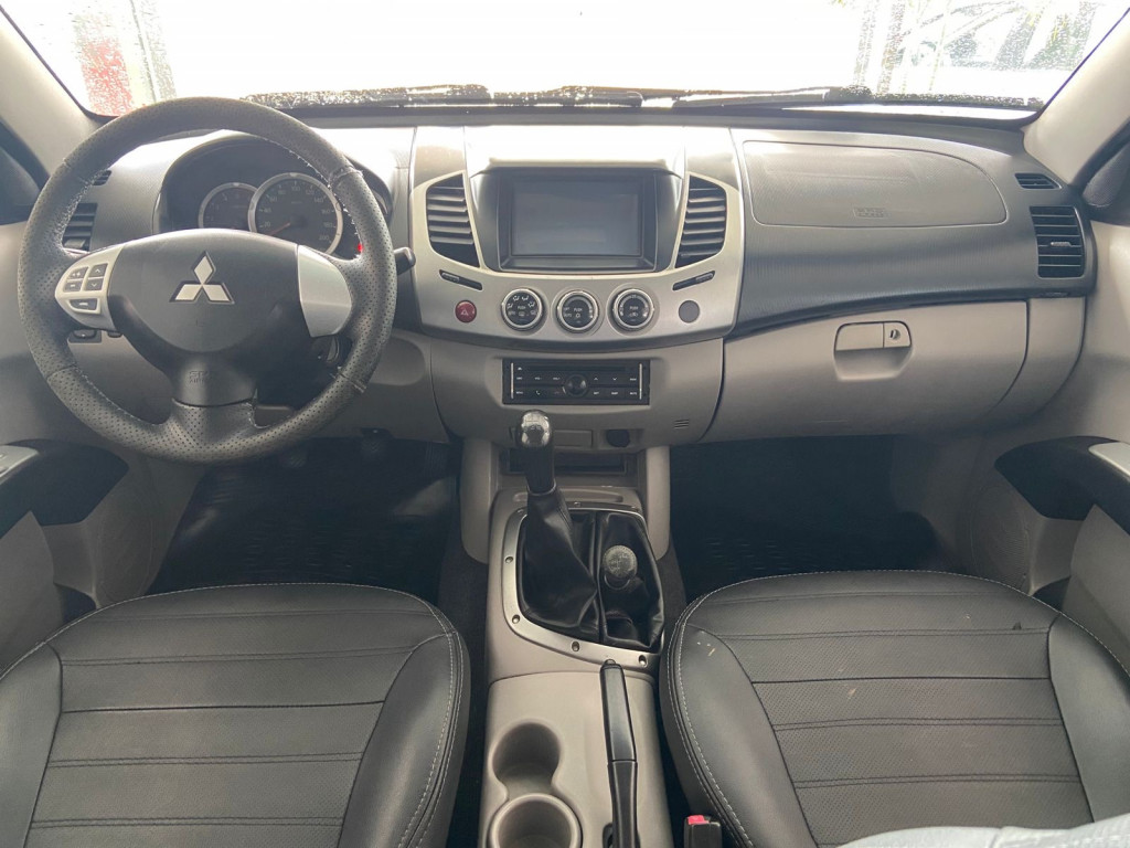 Imagem do veículo MITSUBISHI L200 TRITON 3.2 GL 4X4 CD 16V TURBO INTERCOLER DIESEL 4P MANUAL