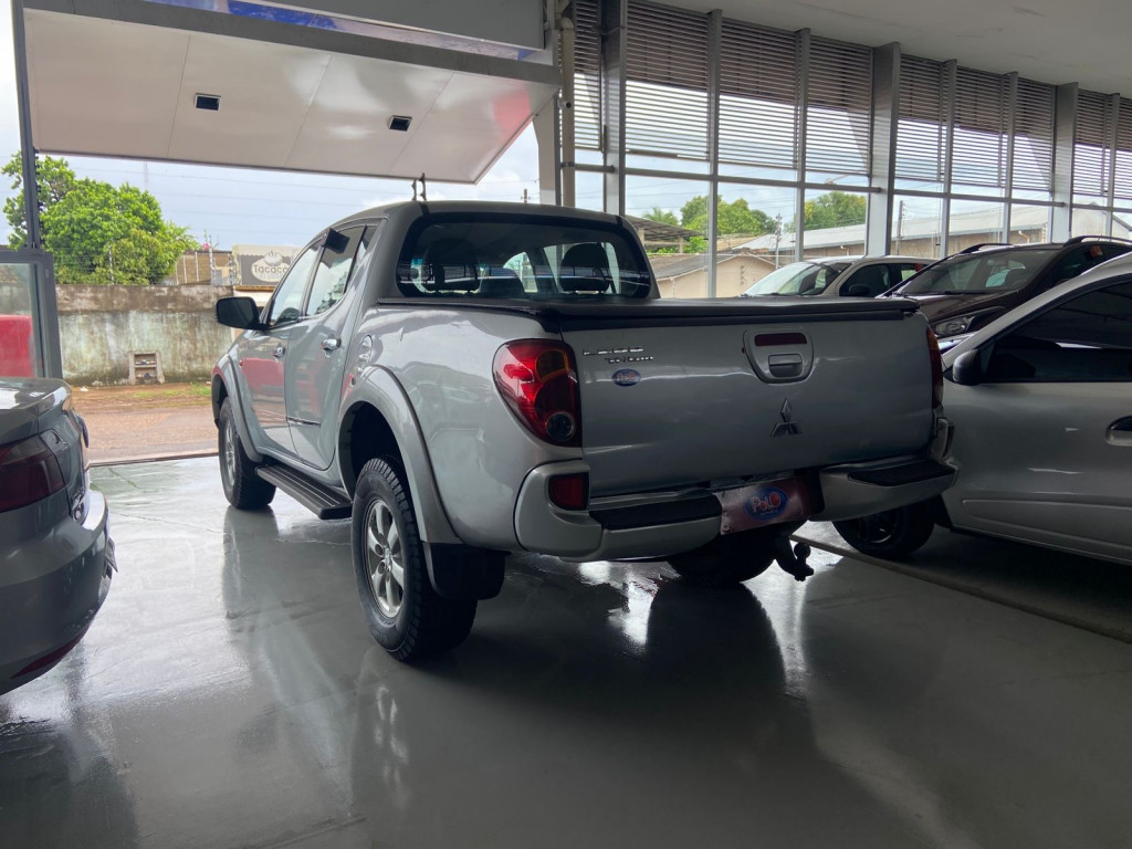 Imagem do veículo MITSUBISHI L200 TRITON 3.2 GL 4X4 CD 16V TURBO INTERCOLER DIESEL 4P MANUAL