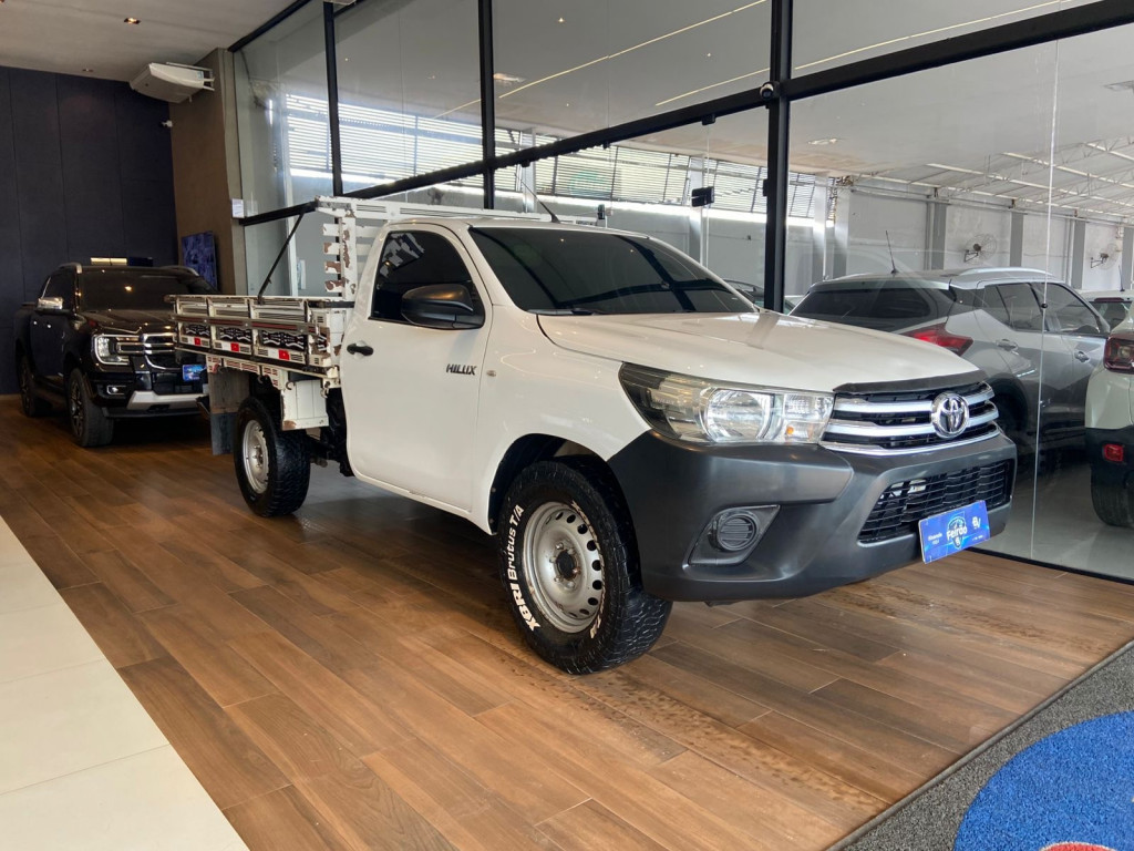 TOYOTA HILUX 2.4 4X2 CS 8V DIESEL 2P MANUAL