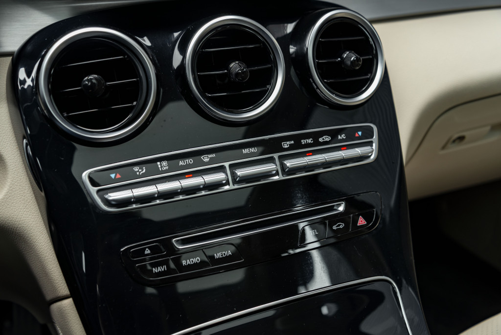 Imagem do veículo MERCEDES-BENZ GLC 250 2.0 CGI GASOLINA SPORT 4MATIC 9G-TRONIC
