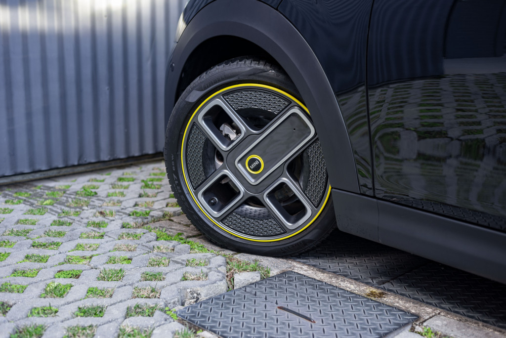 Imagem do veículo MINI COOPER SE SPORT 2P ELÉTRICO