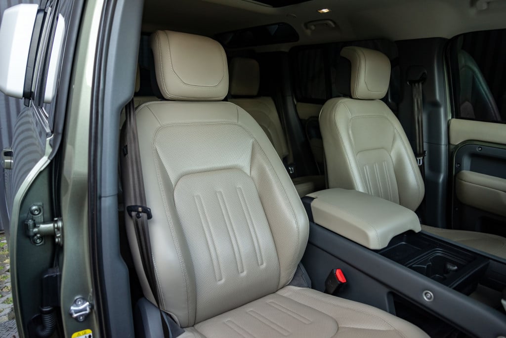 Imagem do veículo LAND ROVER DEFENDER 2.0 P300 GASOLINA 110 HSE AWD AUTOMÁTICO