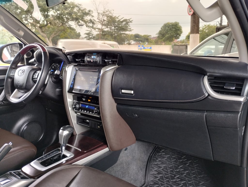 Imagem do veículo HILUX SW4 SRV 7 LUGARES 2018 IMPECÁVEL A PRONTA ENTREGA!!!