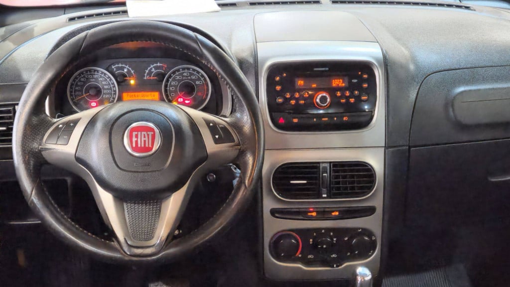 Imagem do veículo Fiat Idea Essence 1.6 16v 4p 2015
