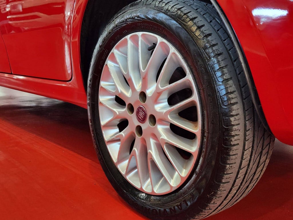 Imagem do veículo Fiat Punto Essence Sp 1.6 Flex 16v 5p 2014