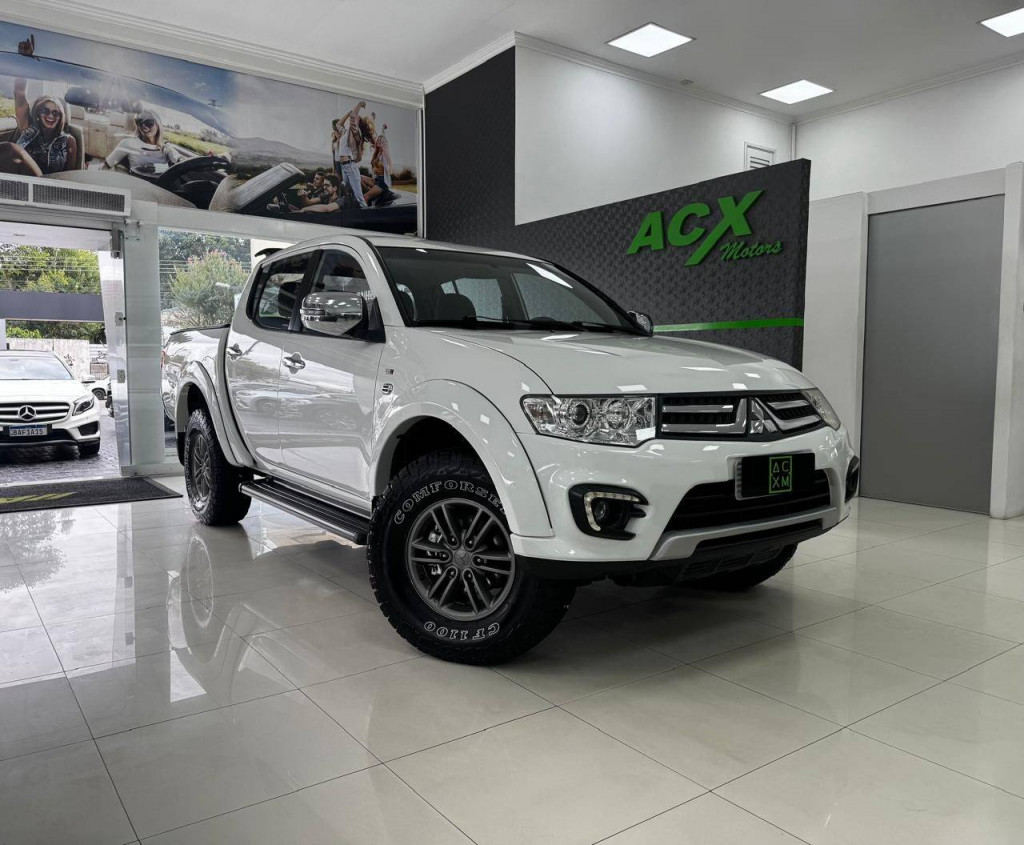 MITSUBISHI L-200 TRITON 4X4 HPE 3.2 CD AUTOMATICO 2017 MITSUBISHI L-200 TRITON 4X4 HPE 3.2 CD AUTOMATICO 2017