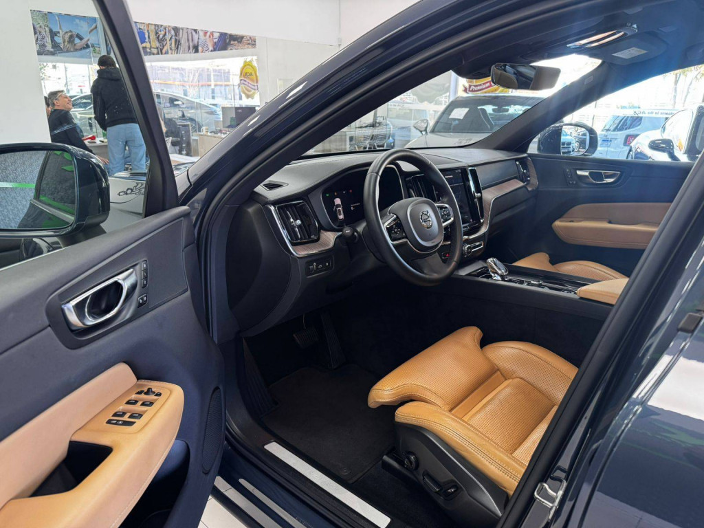 Imagem do veículo VOLVO XC60 2.0 T8 RECHARGE INSCRIPTION EXPRESSION AWD GEARTRONIC 2022