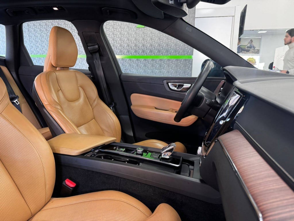 Imagem do veículo VOLVO XC60 2.0 T8 RECHARGE INSCRIPTION EXPRESSION AWD GEARTRONIC 2022