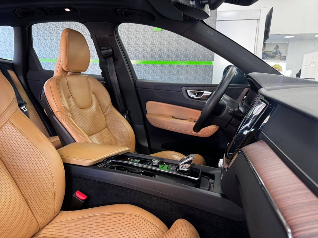 Imagem do veículo VOLVO XC60 2.0 T8 RECHARGE INSCRIPTION EXPRESSION AWD GEARTRONIC 2022