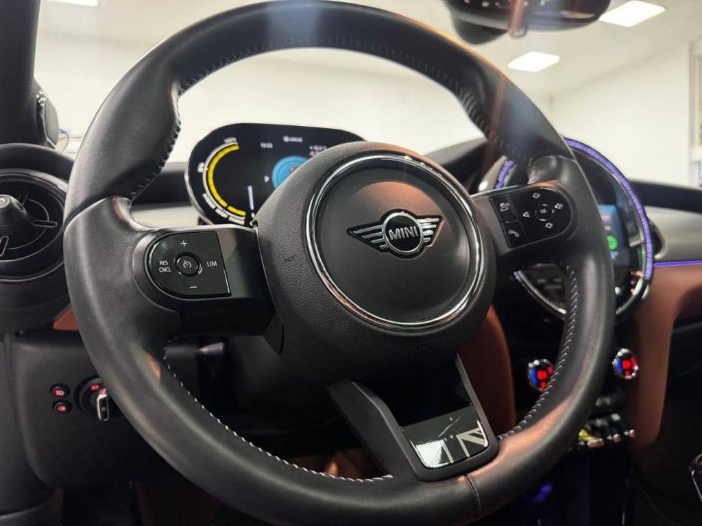 Imagem do veículo MINI COOPER SE Top 3p (Elétrico) 2023