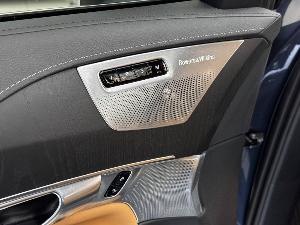 Imagem do veículo VOLVO XC90 T8 RECHARGE ULTIMATE AWD GEARTRONIC 2024