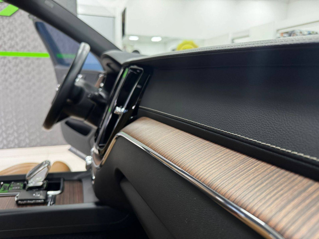 Imagem do veículo VOLVO XC60 2.0 T8 RECHARGE INSCRIPTION EXPRESSION AWD GEARTRONIC 2021