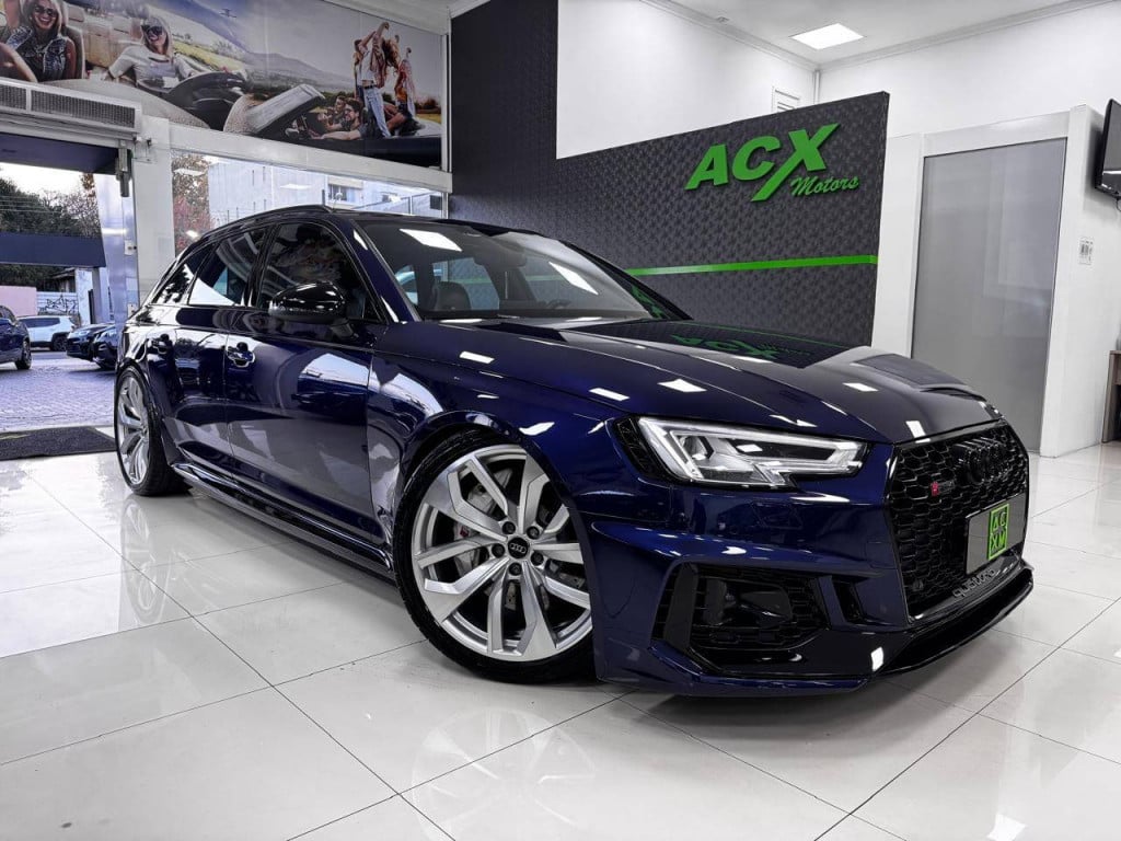 AUDI - RS4