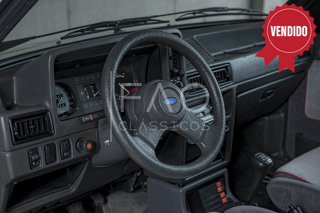 Imagem do veículo Escort XR3  Ar condicionado e teto solar
